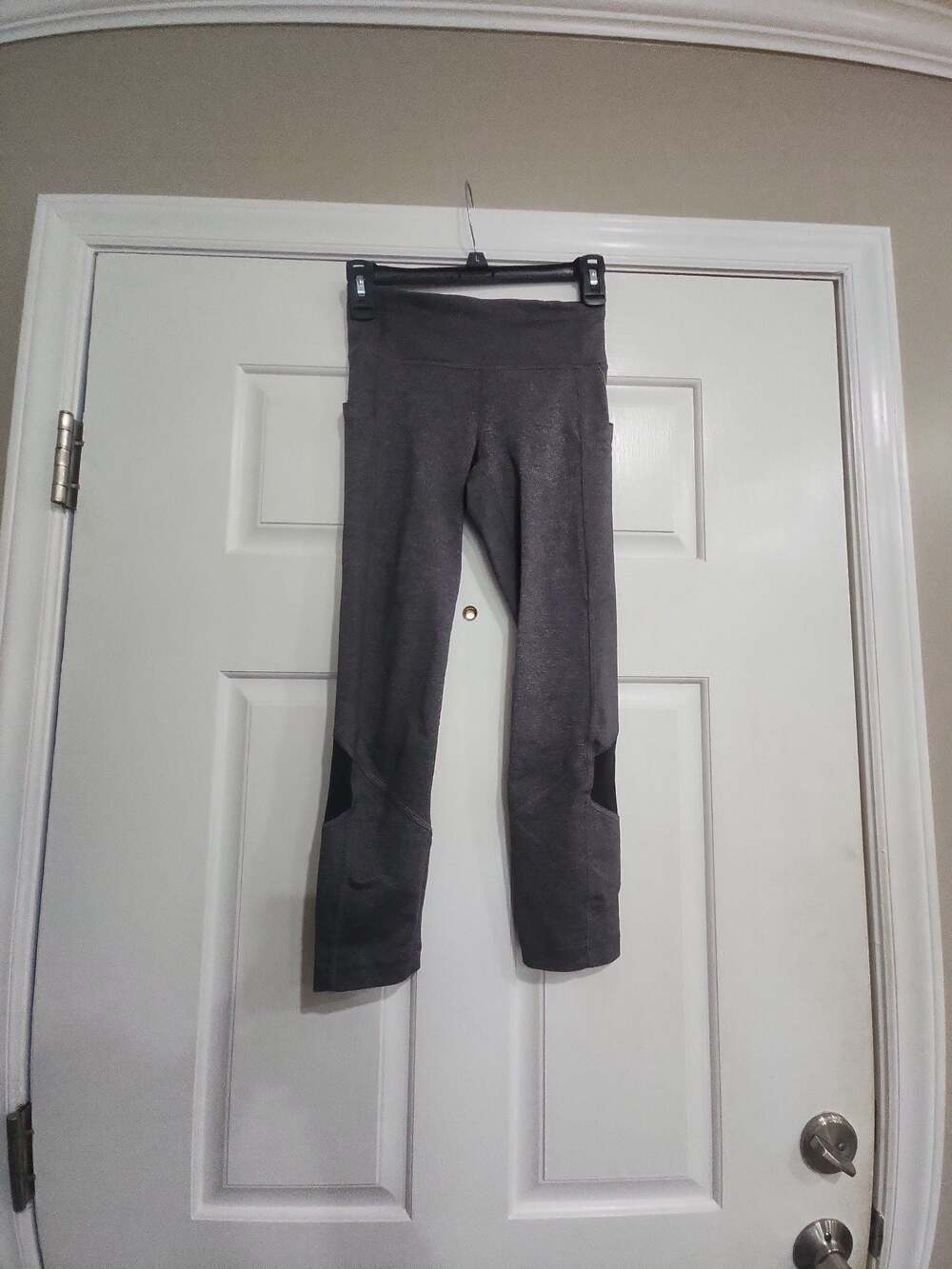 Lululemon Pace Rival Crop 22 inch Leggings in Heathered Gray/Black